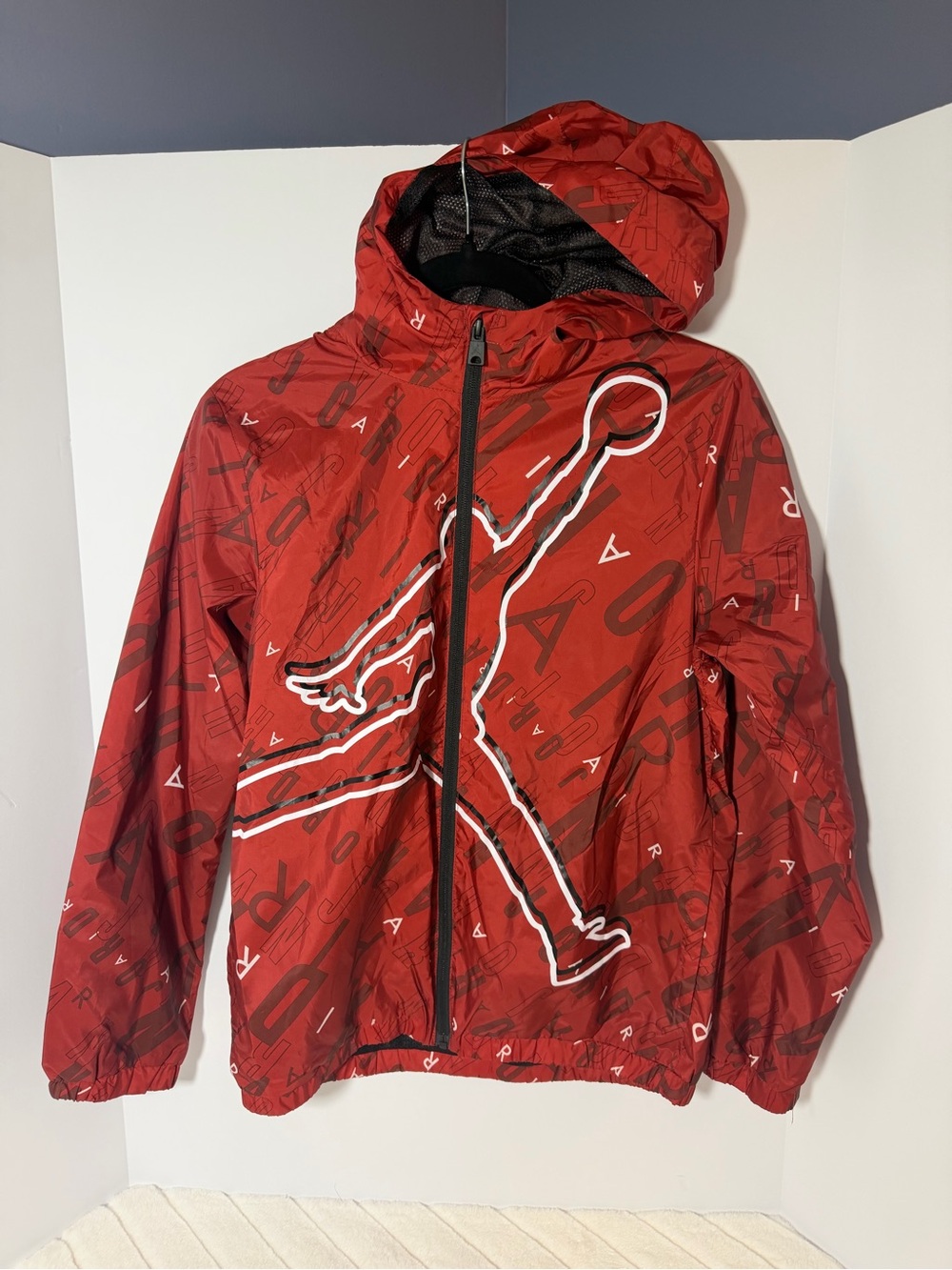 Jordan boys 12yr- 13yr Red Graphic Jumpman Windbreaker with Hood